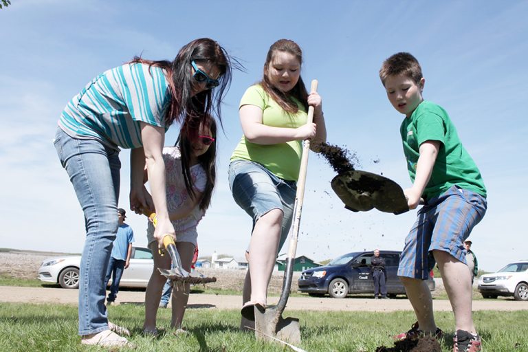 Family gets help from inmates to build new home