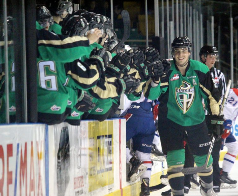 Dominant first period propels Raiders past Chiefs