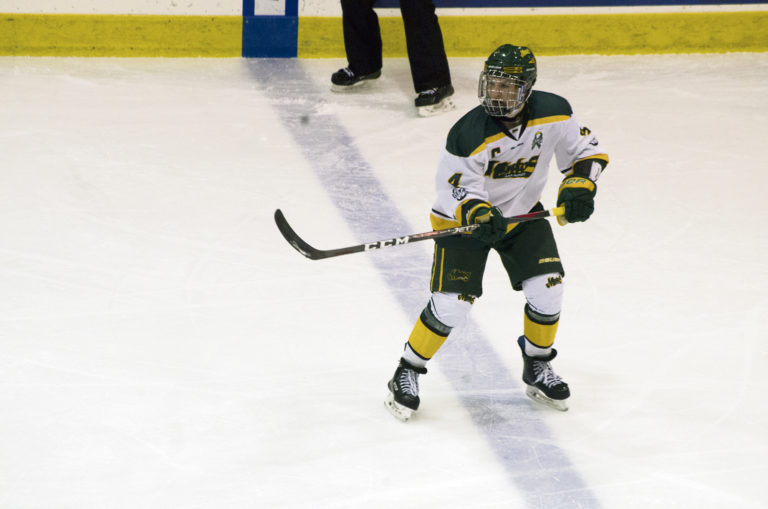 Mintos captain Ozar signs with the Blades