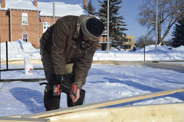 Construction worker fastens crokicurl boards