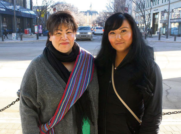 Aunt and niece unite after searching for each other on opposite sides of the world