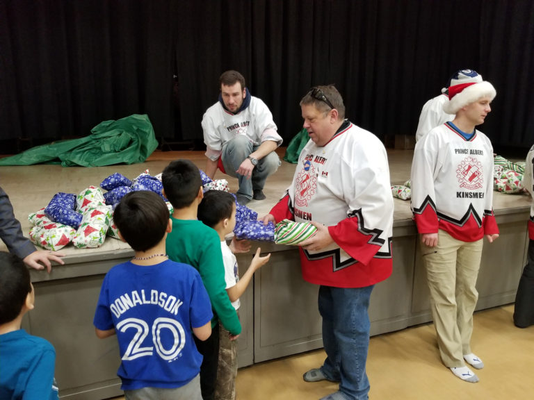 Kinsmen spread holiday warmth