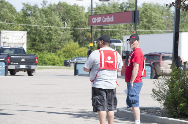 Unifor members picket Prince Albert Co-op locations to raise awareness about refinery lockout