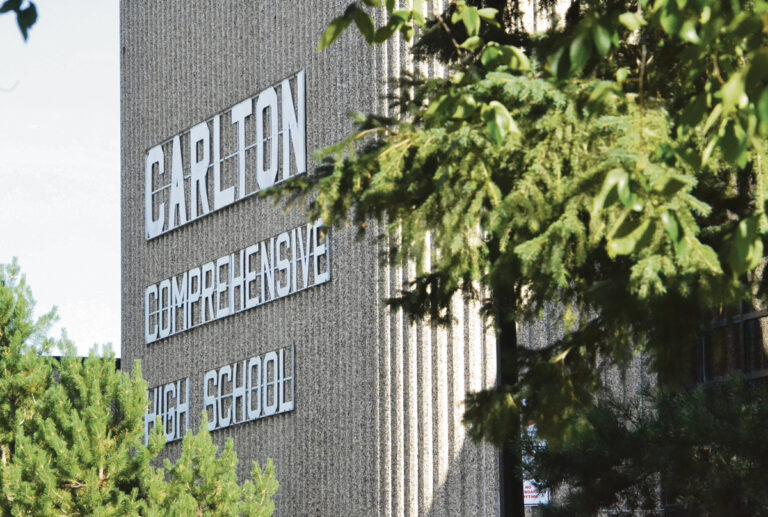 Students in 2 Carlton classrooms identified as non-close COVID-19 contacts