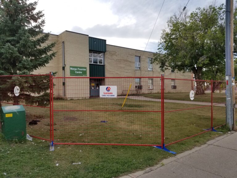 City constructs temporary fence at Margo Fournier centre after city staff raise safety concerns