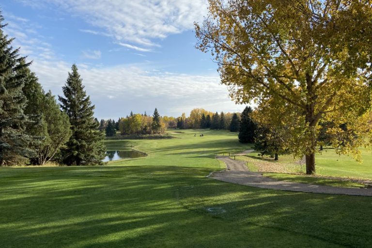 Resident voices complaint about disruptive noise from city golf course