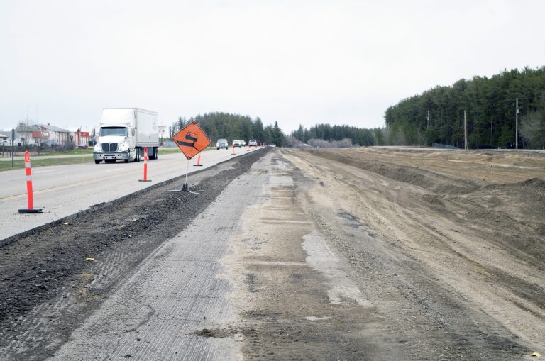 Province celebrates construction on new Hwy 3 twinning project