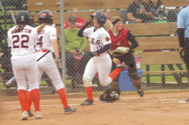 Mother Nature can’t stop Aces at U15 softball provincials