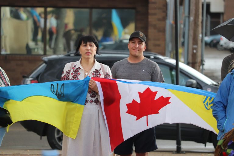 Ukrainian Independence Day celebration takes over square outside city hall