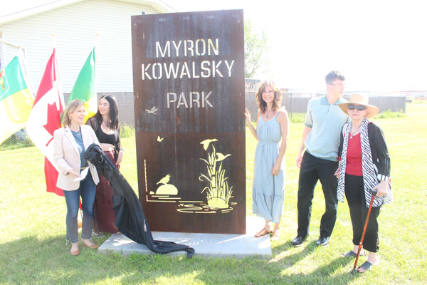 Myron Kowalsky Park unveiled to remember longtime MLA and former teacher
