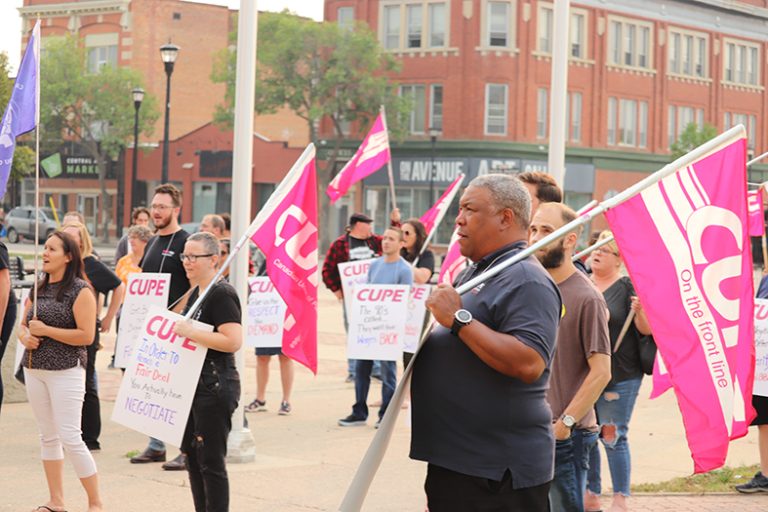 City workers still in strike position after attempt to return to the bargaining table