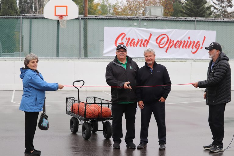 Carlton Park Community Club announces grand opening of basketball, pickleball courts