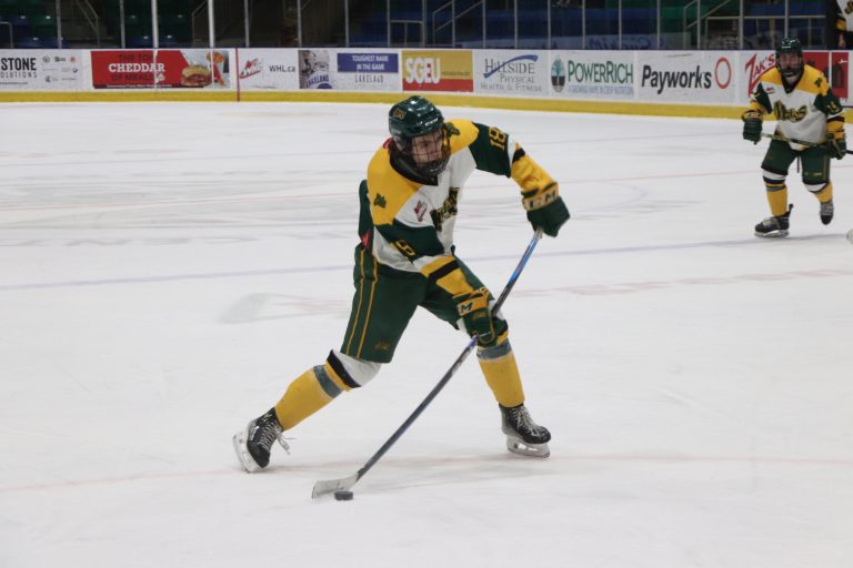 Mintos defend home ice with 2-1 over Contacts