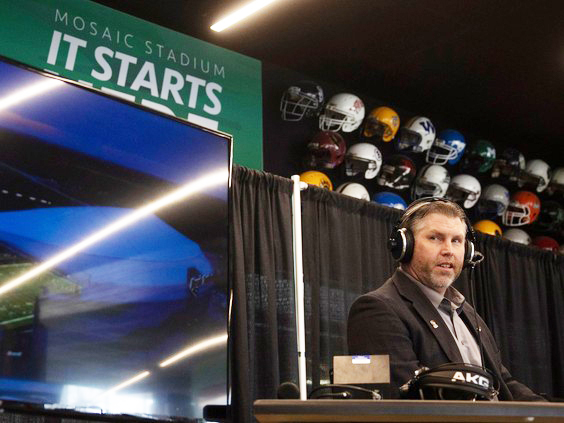 Dave Thomas introduced as new play-by-play voice of the Roughriders