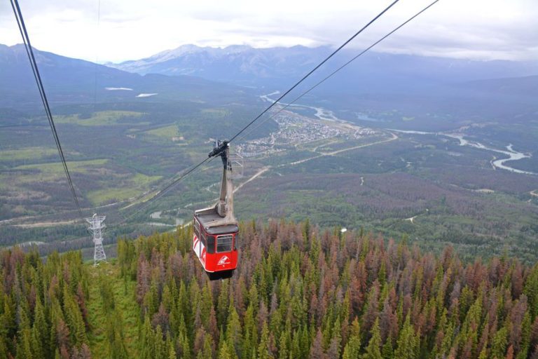 Guests stranded for few hours after wind shuts down Jasper SkyTram