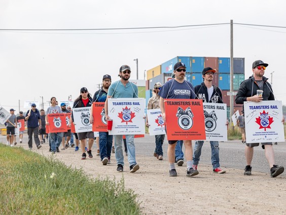 Feds to force binding arbitration, return to work in railway labour dispute